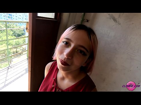 ❤️ Cov tub ntxhais kawm Sensual Sucks ib tug neeg txawv txawv nyob rau hauv lub Outback - Cum ntawm nws lub ntsej muag ❌ Fucking ntawm peb ﹏